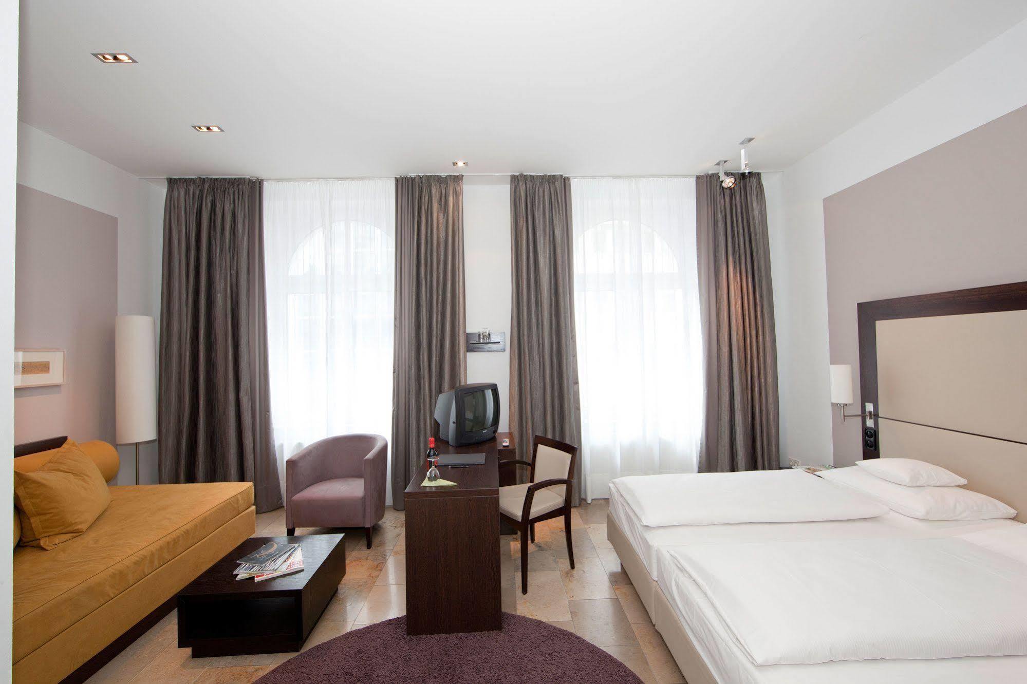Burns Art Hotel Düsseldorf Exterior foto